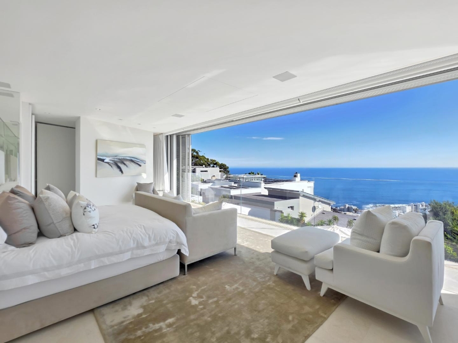 5 Bedroom Property for Sale in Fresnaye Western Cape